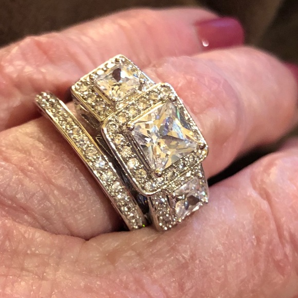 Jewelry - 4 ct total weight Princess Halo Ring with band sz6